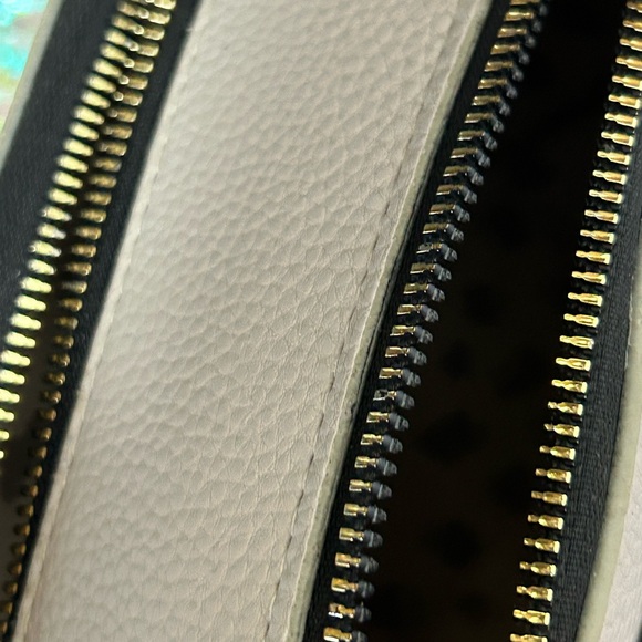 Kenzie Creme Pebbled Leather Double Zip Guitar Strap Crossbody Approx 8x4.5 x 3 - Picture 11 of 17